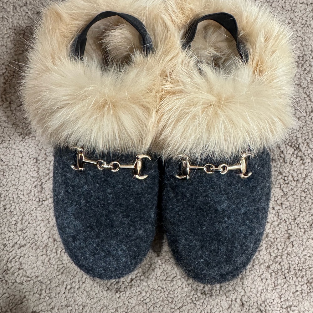 Fuzzy Gray Slippers with Gold Chain Detail